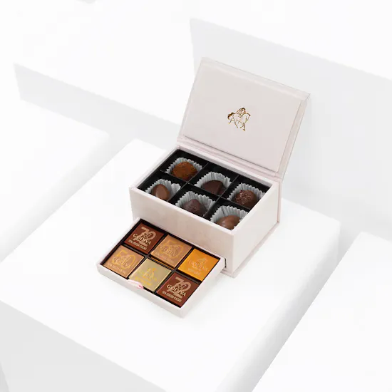 Godiva Mini Royal Box | Fuchsia Roses
