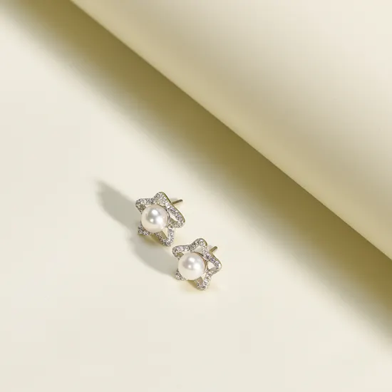 Izmirian Jewellery Pearly Blossom Diamond Earrings