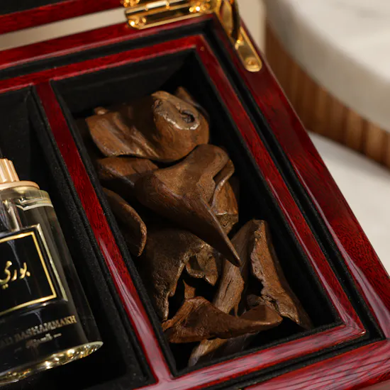 Saad Bashammakh Wooden Burgundy Box Set | Great Dignity Flowers Vase
