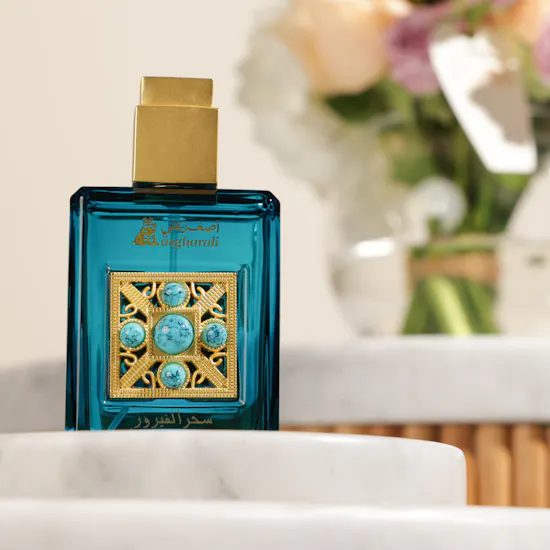 عطر سحر الفيروز للنساء من أصغر علي | مزهرية نقاء الباستيل
