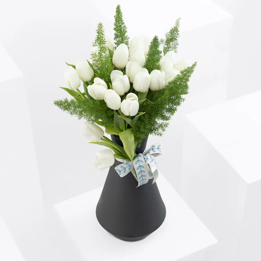 White Tulip| Black Vase 2