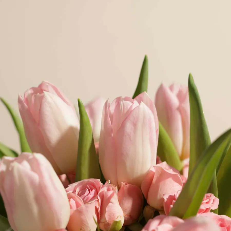 Tulip & Roses | Glass Vase 4