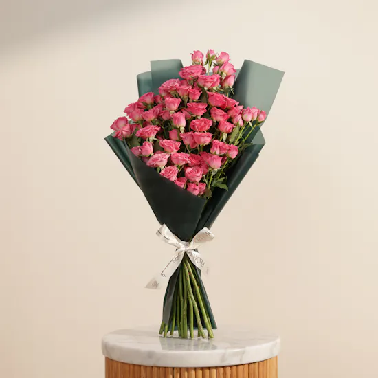 Striking Grace Flower Bouquet | 25 Flowers