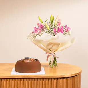 Voila Rôcher Cake with Flowers Voila Rôcher Cake with Flowers