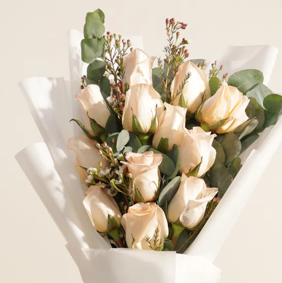 Läderach Praline Chocolate Wooden Box | Morning Mist Flower Bouquet