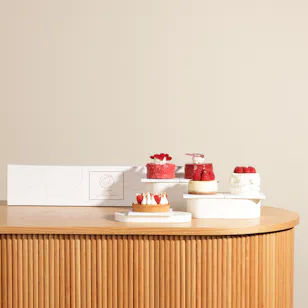 Patisserie By Guillermo Palomo Petite Cakes