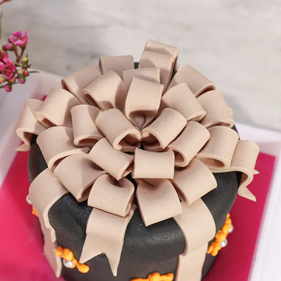 Floward Mini Chocolate Cake | Shiny Orange Flowers