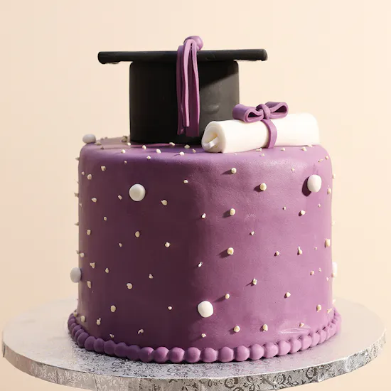 Floward Graduation Cake