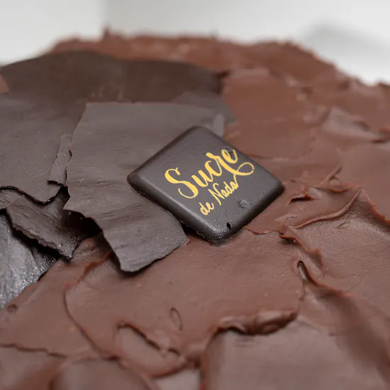 The red bouquet with Sucre De Nada - Chocolate Fudge Cake