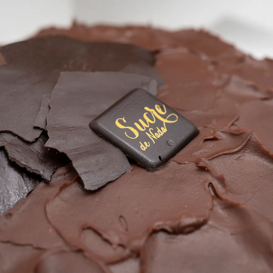 The red bouquet with Sucre De Nada - Chocolate Fudge Cake 6