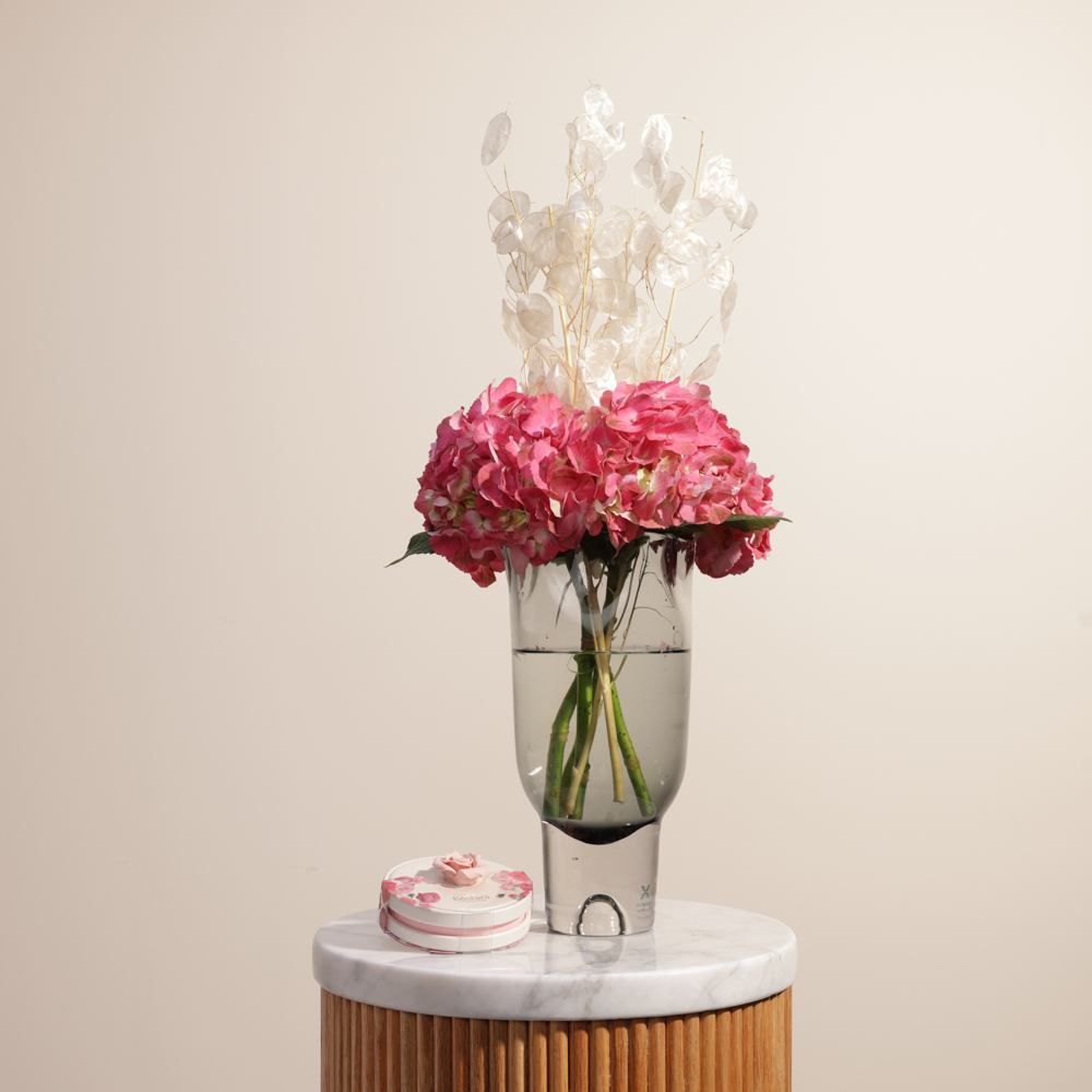 علبة شوكولاتة الوردة من بستاني | مزهرية زهور