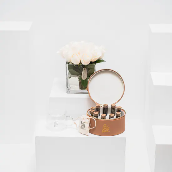 Feel Good Tea Camel Leather Tea Box | 20 White Roses