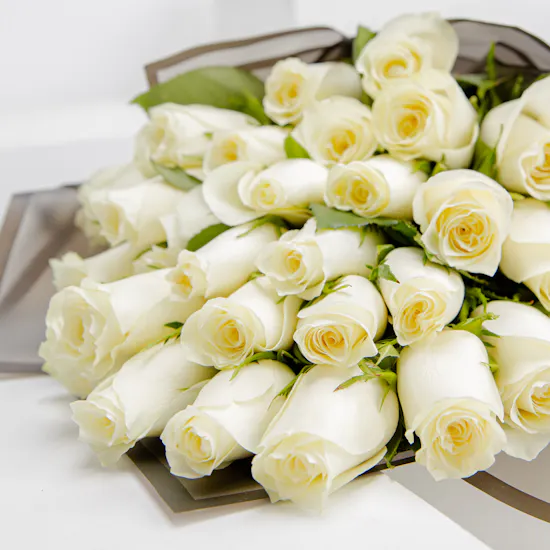 House of cocoa Hammer Hazelnut Chocolate Block | White Roses