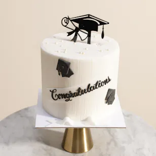 Floward Graduation Elegant White Cake