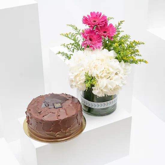 Sucre De Nada Chocolate Fudge Cake | Blush Blossoms