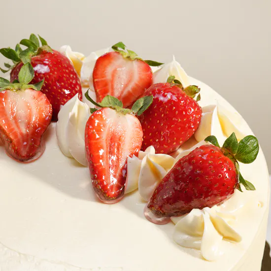 Floward Strawberry Cake