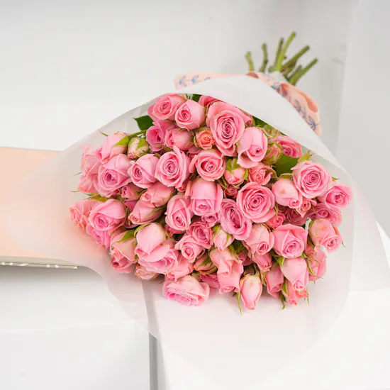 Floward Crunchy Chocolate Box | Baby Roses