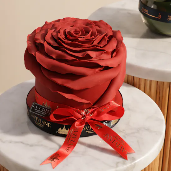 Laviviane Red Flower Cake | The Language of Love Roses Vase
