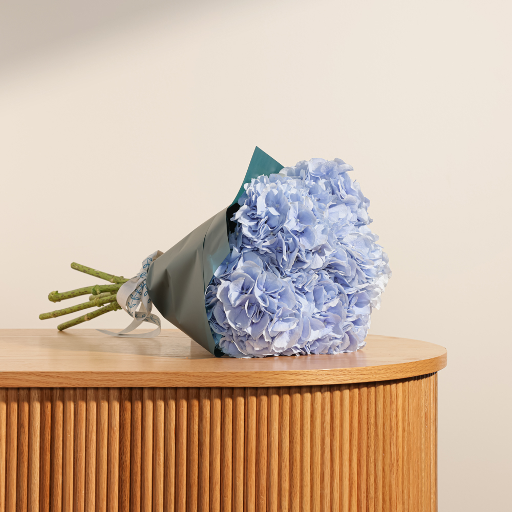 باقة زهور زرقاء فاتحة