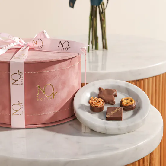 Nor Noyau Large Round Pink Velvet Chocolate Box | New Beginning Flower Bouquet