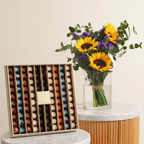 Nua Luxury Nakheel Cream Large Bonbon Box | Shinny Flower Vase