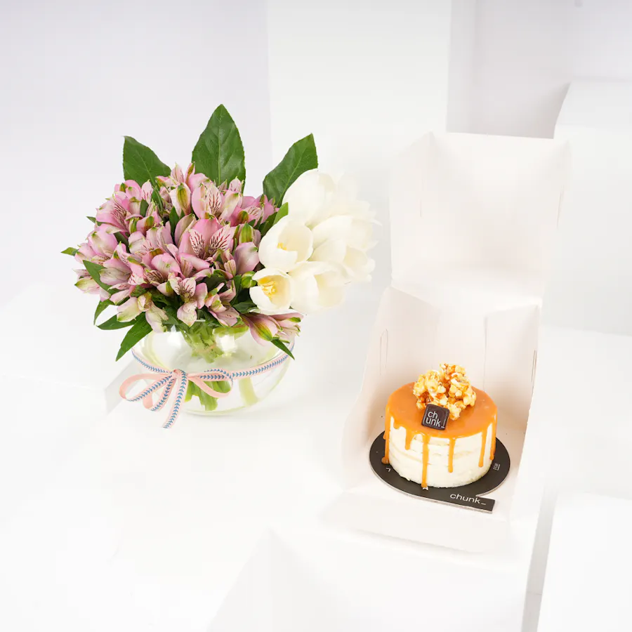 Chunk Salted Caramel Small Cake | Blooms Vase 6