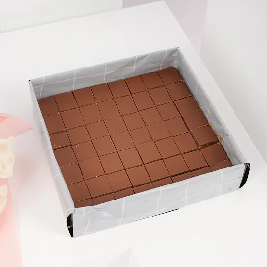 Hanoverian Caramel Chocolates Box | White Roses