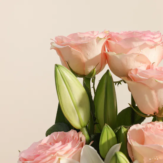 Levo Crepe Dentelle Chocolate Green Tray | Delicate Flower Vase