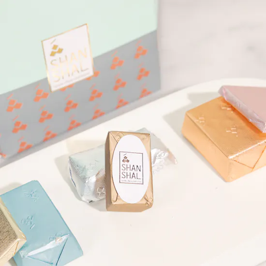 Shan Shal Chocolate Box | White Roses Vase