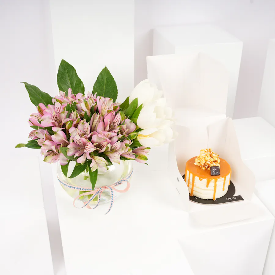 Chunk Salted Caramel Small Cake | Blooms Vase 1