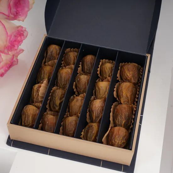 Nua Dates Signature Gifting Box 250g | Roses