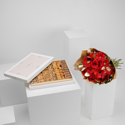 Voila Mix Oriental Box 1 kg with Flowers II