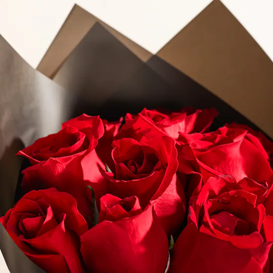 J's Bakery Graduation Cupcakes Box | Beauty Roses