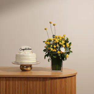 Sucre De Nada Congratulations Vanilla Cake | Dreamy Vase Sucre De Nada Congratulations Vanilla Cake | Dreamy Vase