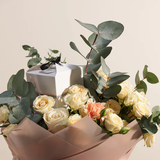 Laderach White Small Chocolate Box | Blooms