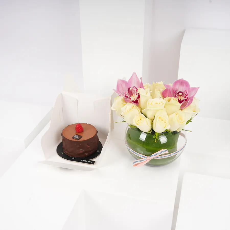 Chunk Chocolate Raspberry Small Cake | Beauty Vase 5