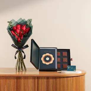 Floward Card 100 KWD and Chocolate Box | Delightful Flowers