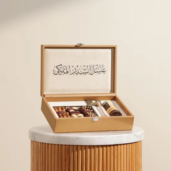 صندوق تمور وعسل سدر الإمارات الجلد من الملكي رويال