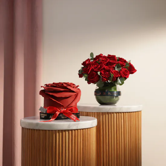Laviviane Red Flower Cake | The Language of Love Roses Vase