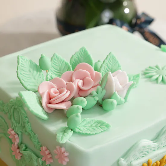 Floward Enchanting Garden Birthday Cake | Charm Flower Vase
