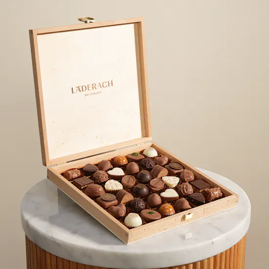 Läderach Elegant Chocolates Wood Box