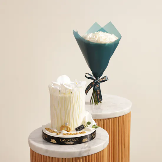 Laviviane Personalized Engagement or Wedding Cake | Lovely Flower Bouquet