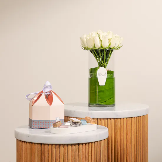 Shan Shal Chocolate Box | 20 White Roses