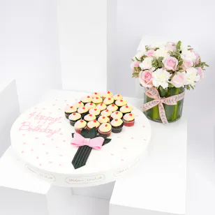 Mini Cupcakes 25pc and Flowers by Helen's Mini Cupcakes 25pc and Flowers by Helen's