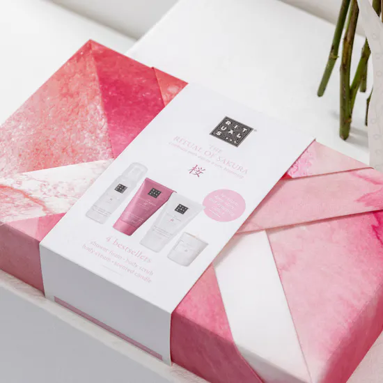 The Ritual of Sakura Small Gift Set | Crimson Love