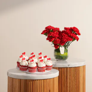 Floward Hearts Red Velvet Cupcakes | Endless Devotion Flowers Floward Hearts Red Velvet Cupcakes | Endless Devotion Flowers