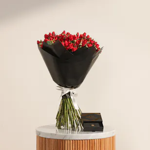 Dar Al Sabaek Gold Half Lera | Red Baby Roses Bouquet Dar Al Sabaek Gold Half Lera | Red Baby Roses Bouquet
