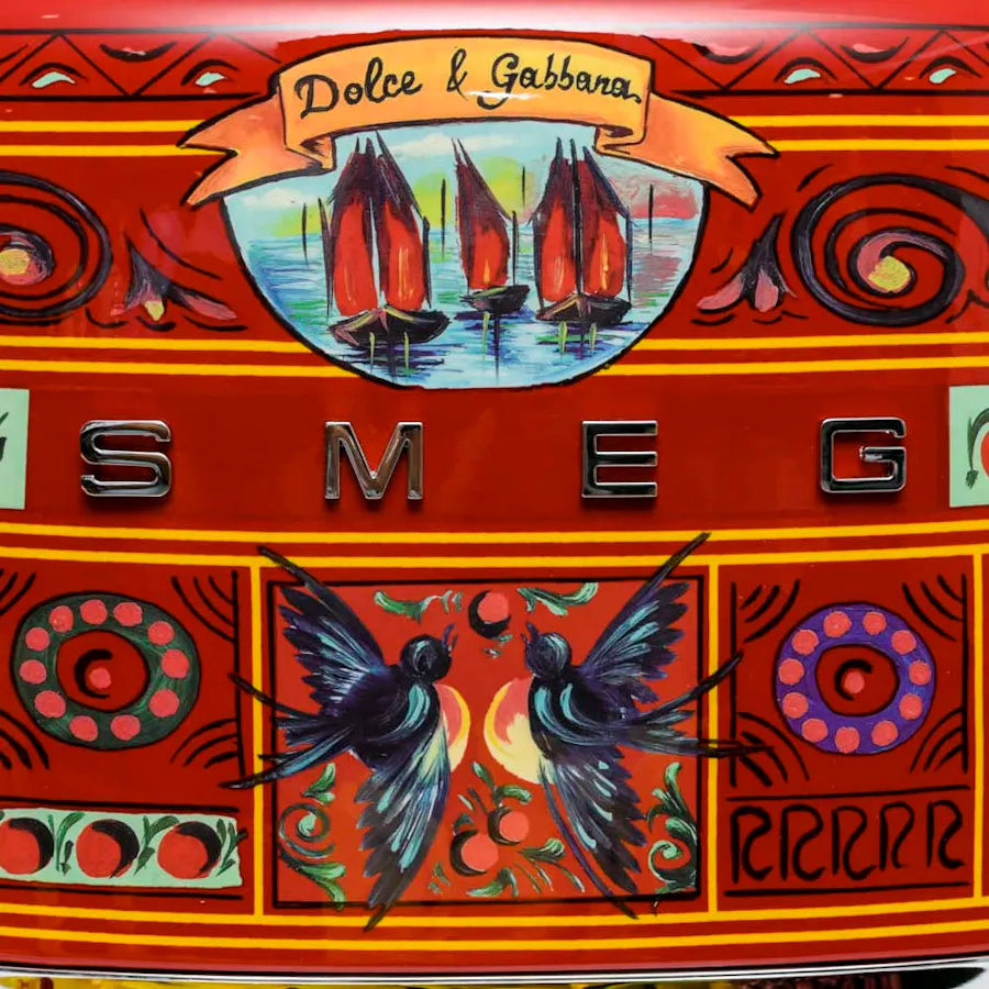 Dolce&Gabbana toaster Smeg with Warm Spring Bouquet  2