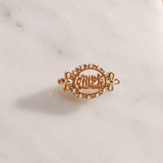 Baby Crown Gold Pin | Roses Bouquet