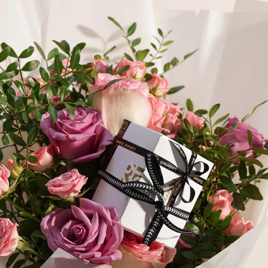 Laderach Wrapped Praline Chocolate Box | Roses Bouquet 1